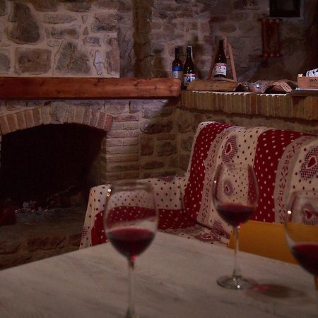 Il Cortiletto Del Borgo Bed & Breakfast Pietra Montecorvino Bagian luar foto