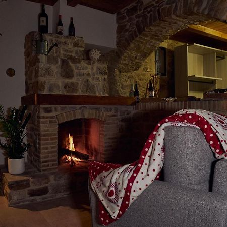 Il Cortiletto Del Borgo Bed & Breakfast Pietra Montecorvino Bagian luar foto